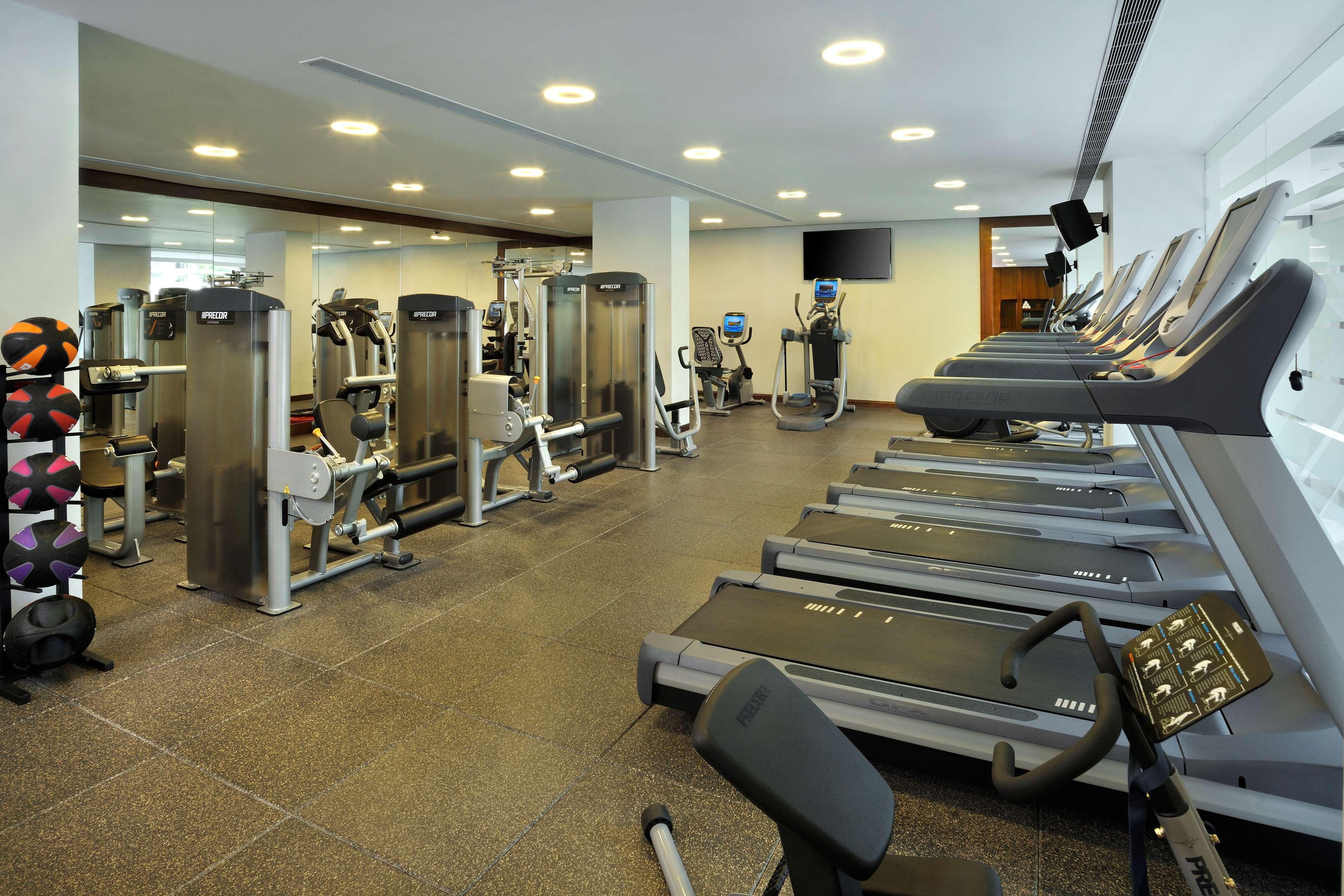 Hilton Bangalore Embassy Golflinks Экстерьер фото