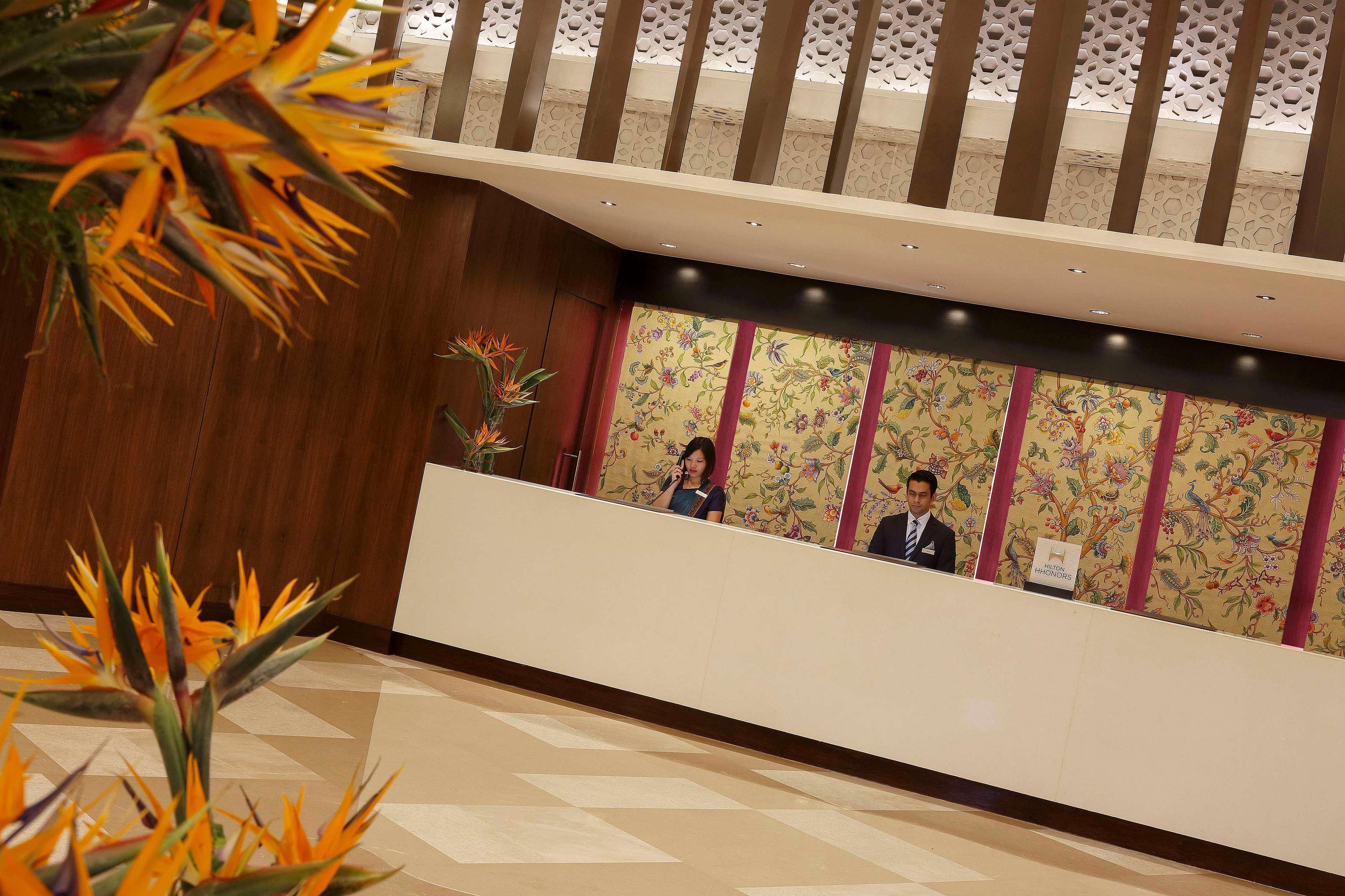 Hilton Bangalore Embassy Golflinks Экстерьер фото