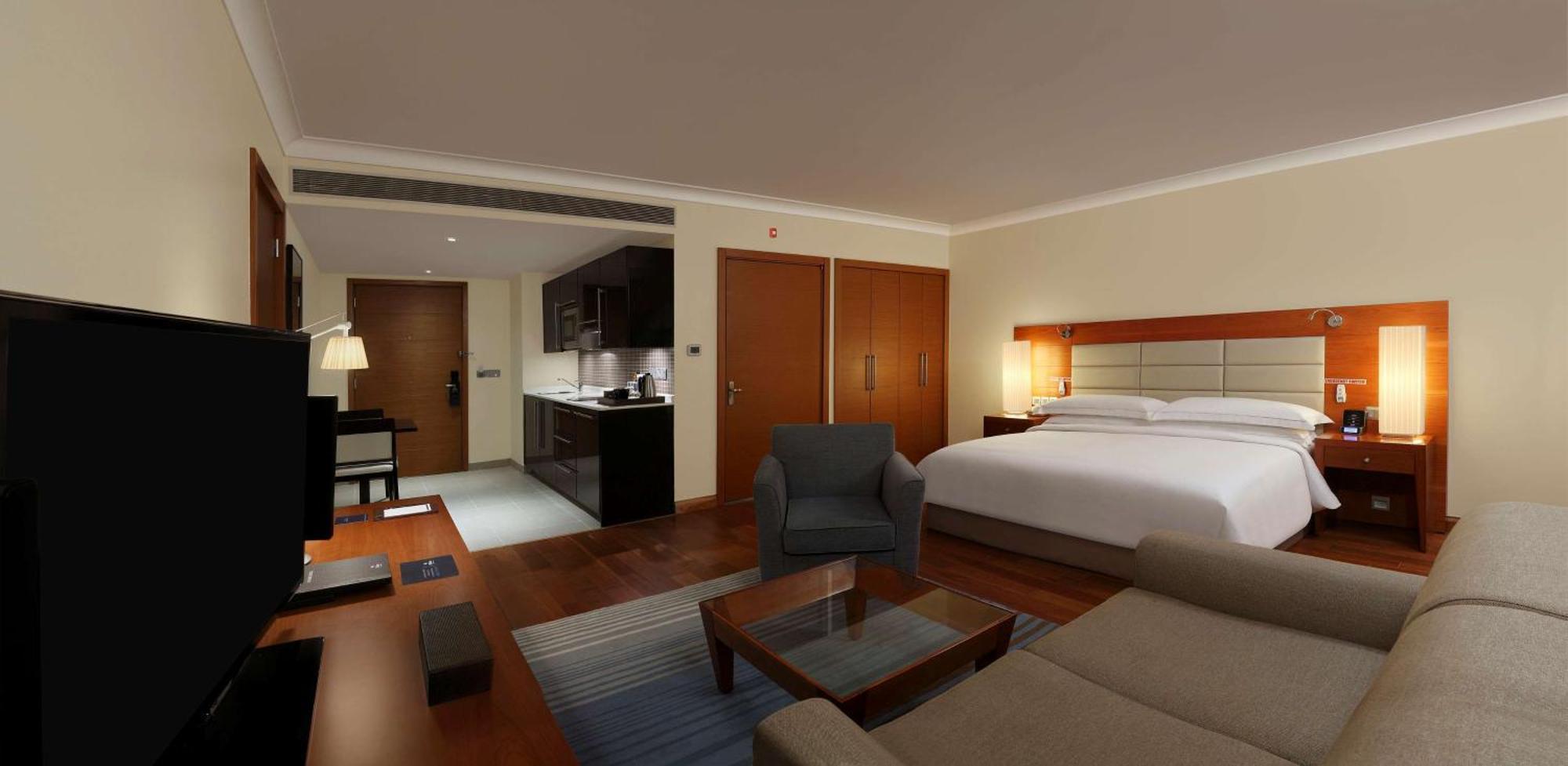 Hilton Bangalore Embassy Golflinks Экстерьер фото