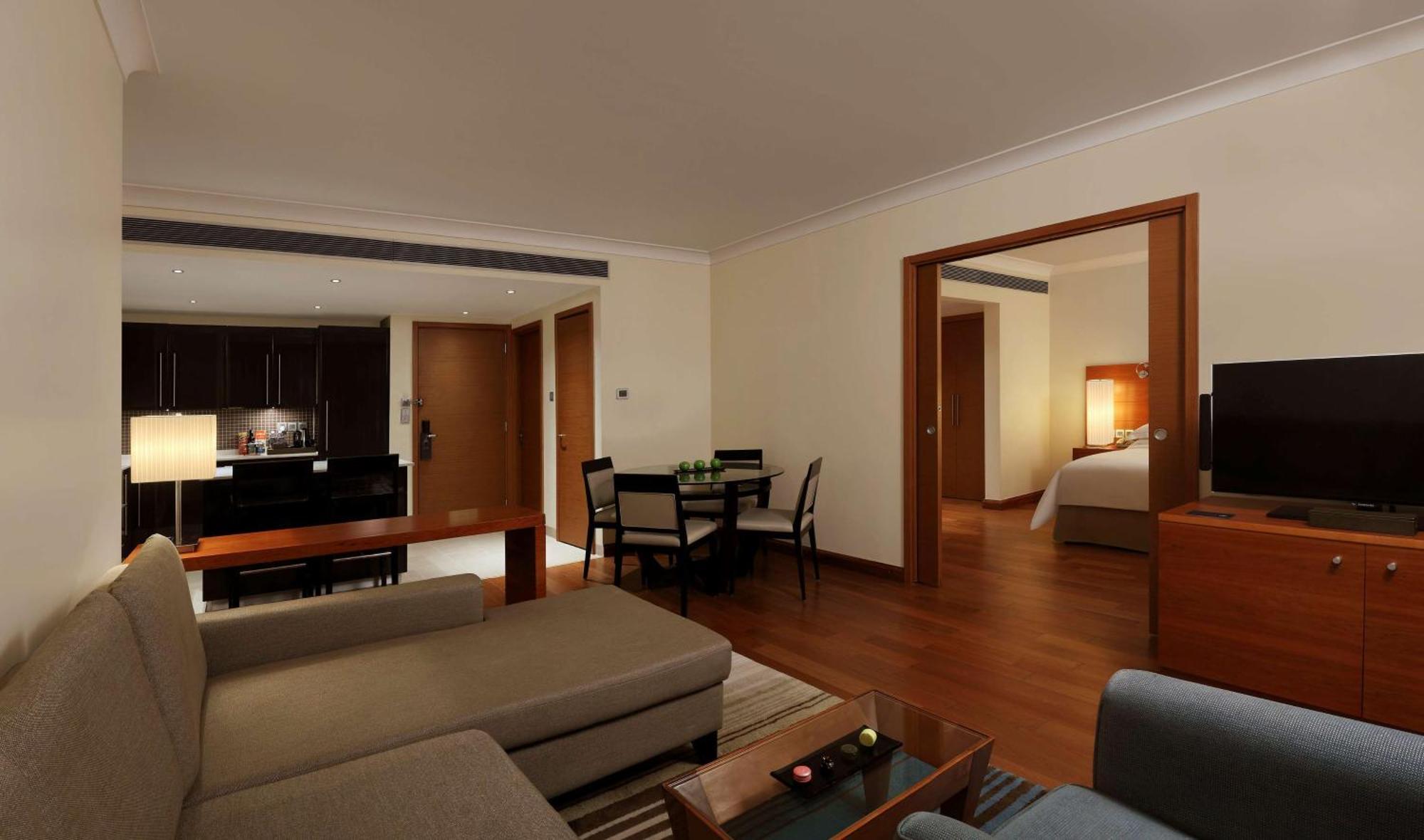Hilton Bangalore Embassy Golflinks Экстерьер фото