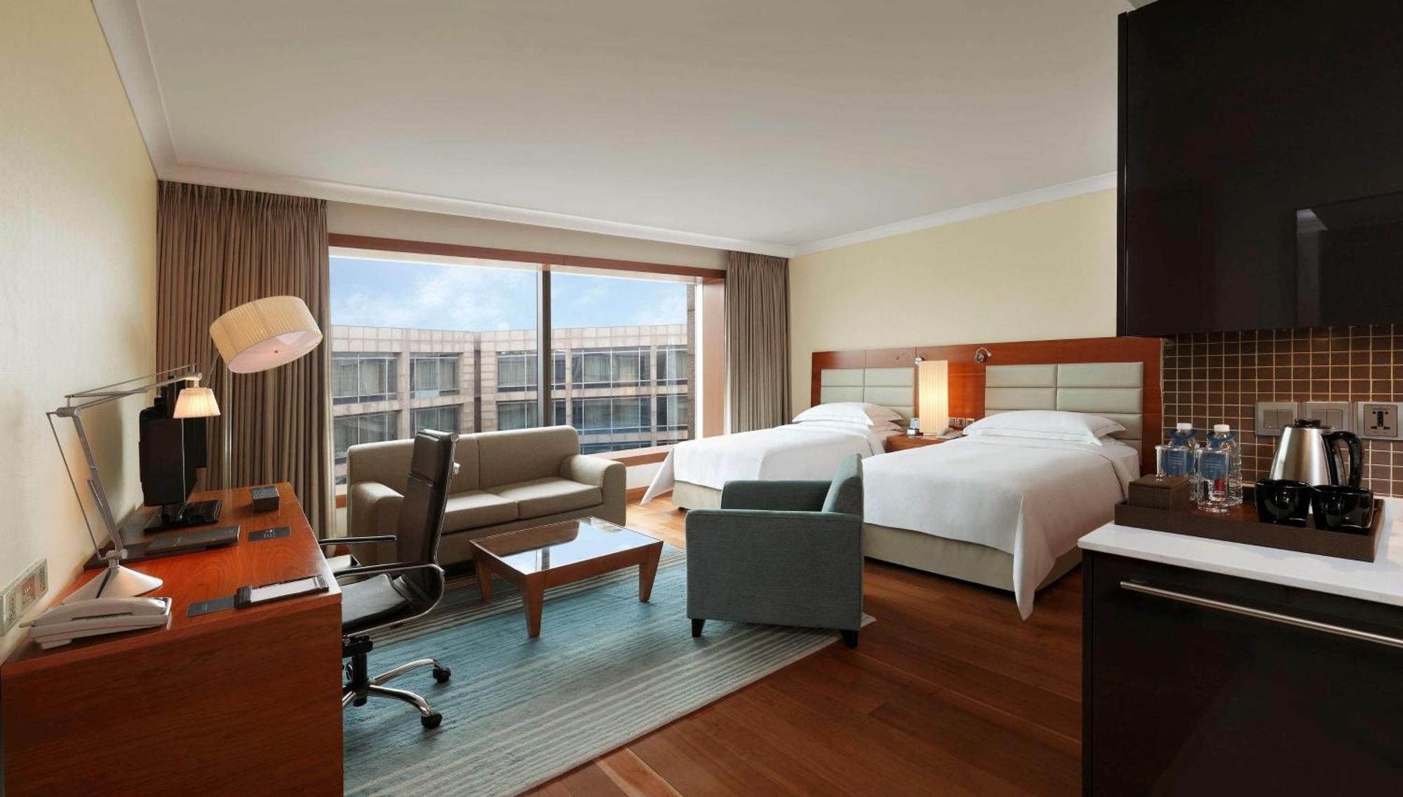 Hilton Bangalore Embassy Golflinks Экстерьер фото