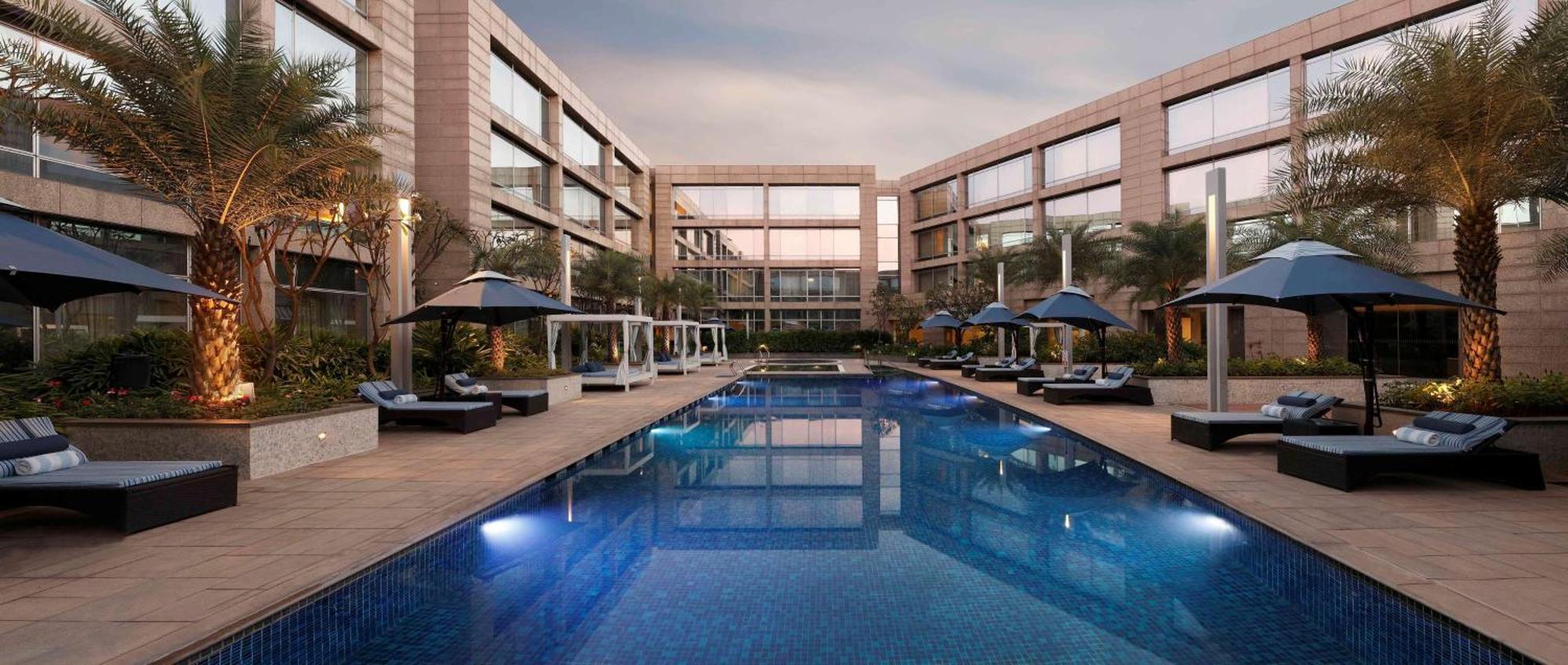 Hilton Bangalore Embassy Golflinks Экстерьер фото